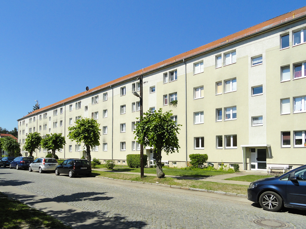 Fassade der Wohnanlage Friedrich-Ebert-Straße 100-104 a der WBG "Aufbau" Strausberg