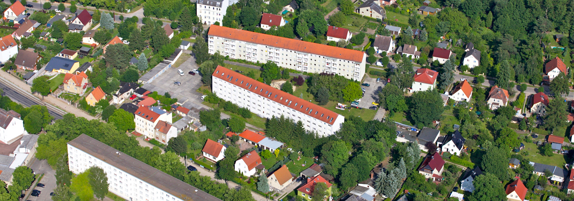 Luftaufnahme vom Wohngebiet "Friedrich-Ebert-Straße 100-104 a" der WBG "Aufbau Strausberg