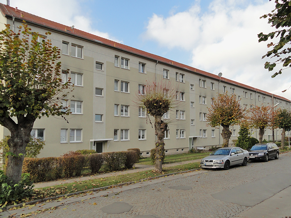 Fassade des Wohnhauses der Friedrich-Ebert-Straße 100-104a