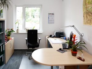 Zimmer der Geschäftsstelle der WBG "Aufbau" Strausberg im Neubau "Sonnenhaus".