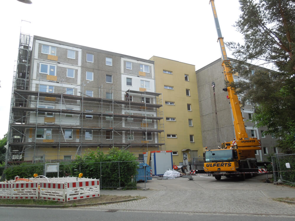 Sanierung Wriezener Straße 32, Balkonabbruch