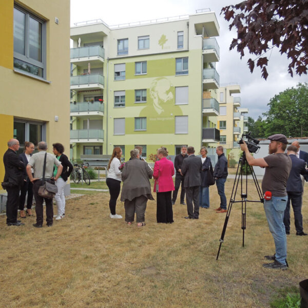 Übergabe Siegel "Gewohnt gut - fit für die Zukunft, beim Fototermin