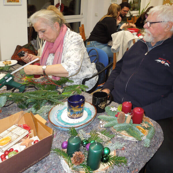 Vorweihnachtliches Gesteckebasteln