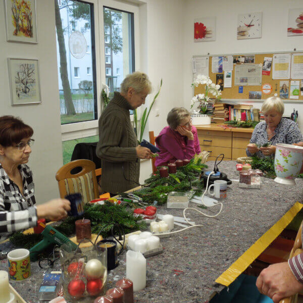 Vorweihnachtliches Gesteckebasteln