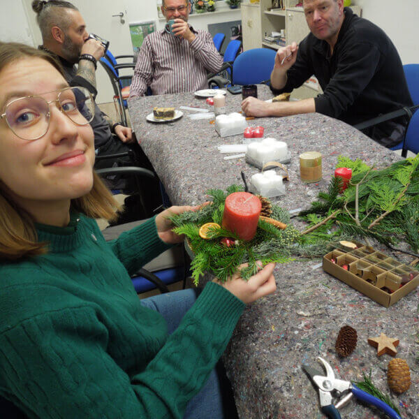 Vorweihnachtliches Gesteckebasteln