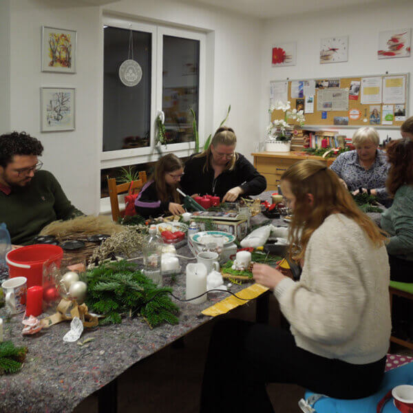 Vorweihnachtliches Gesteckebasteln